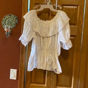 White bohemian style summer blouse in white.